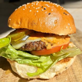 wp-content/uploads/2025/07/Burger-with-Big-Mac-Sauce.jpg